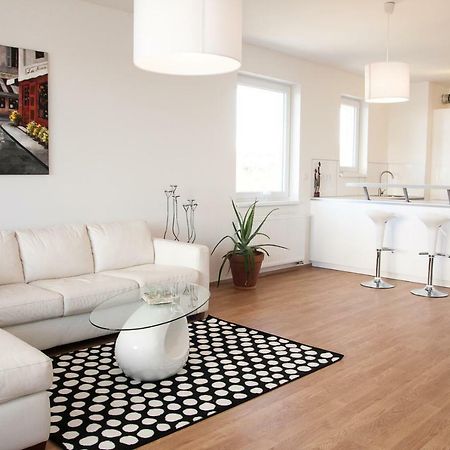 פראג Prostorny 3 Pokojovy Apartman S Dvema Terasami מראה חיצוני תמונה