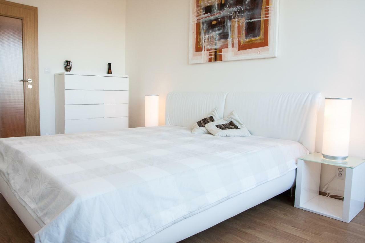 פראג Prostorny 3 Pokojovy Apartman S Dvema Terasami מראה חיצוני תמונה