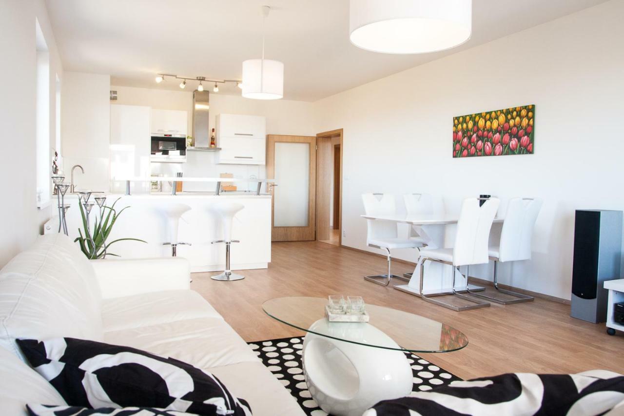 פראג Prostorny 3 Pokojovy Apartman S Dvema Terasami מראה חיצוני תמונה