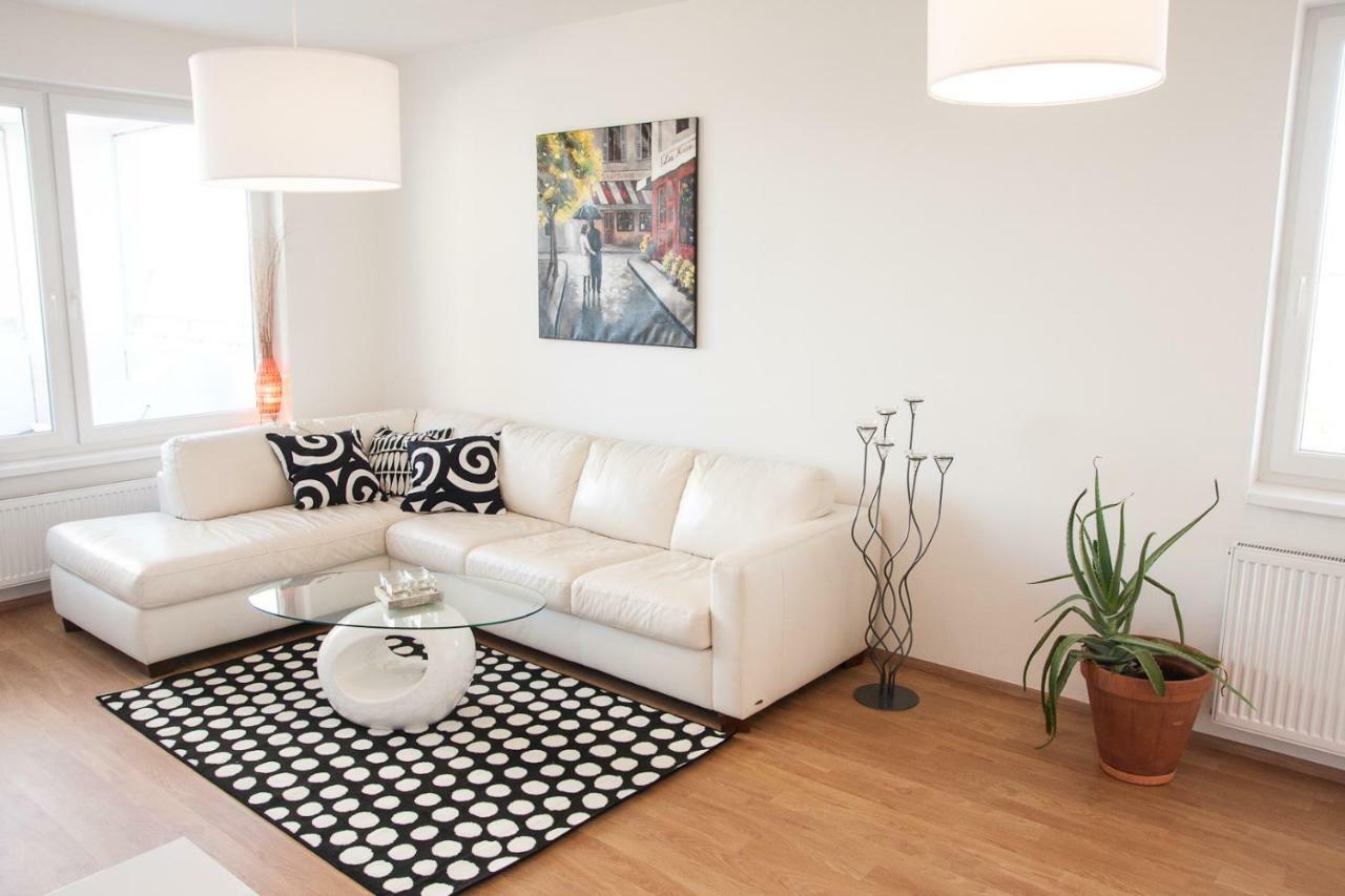 פראג Prostorny 3 Pokojovy Apartman S Dvema Terasami מראה חיצוני תמונה
