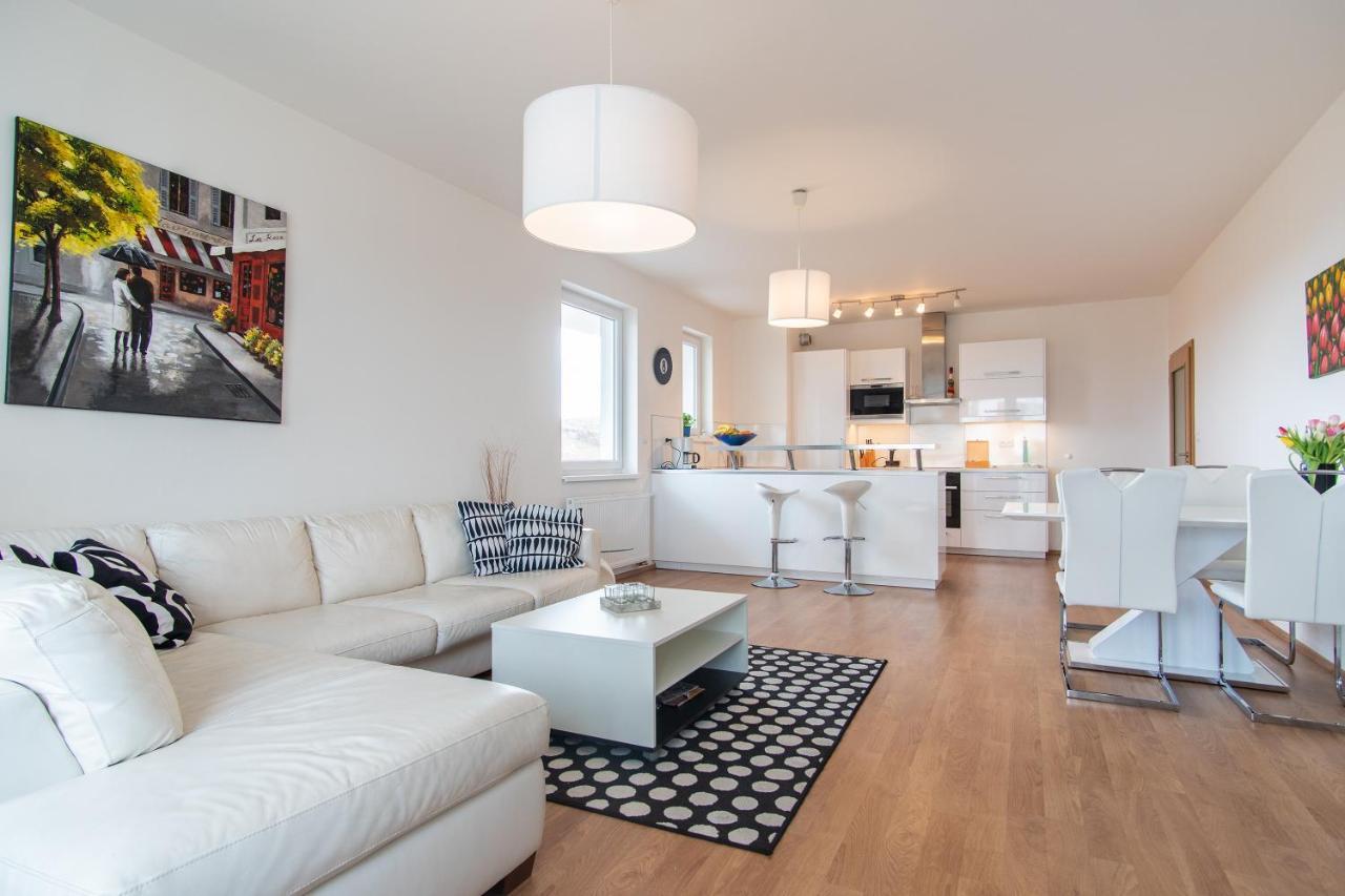 פראג Prostorny 3 Pokojovy Apartman S Dvema Terasami מראה חיצוני תמונה